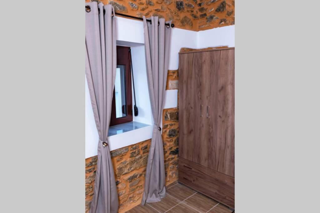 Paraspori Traditional Home With View 외부 사진