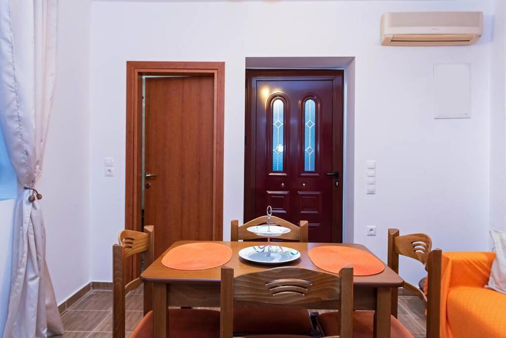 Paraspori Traditional Home With View 외부 사진